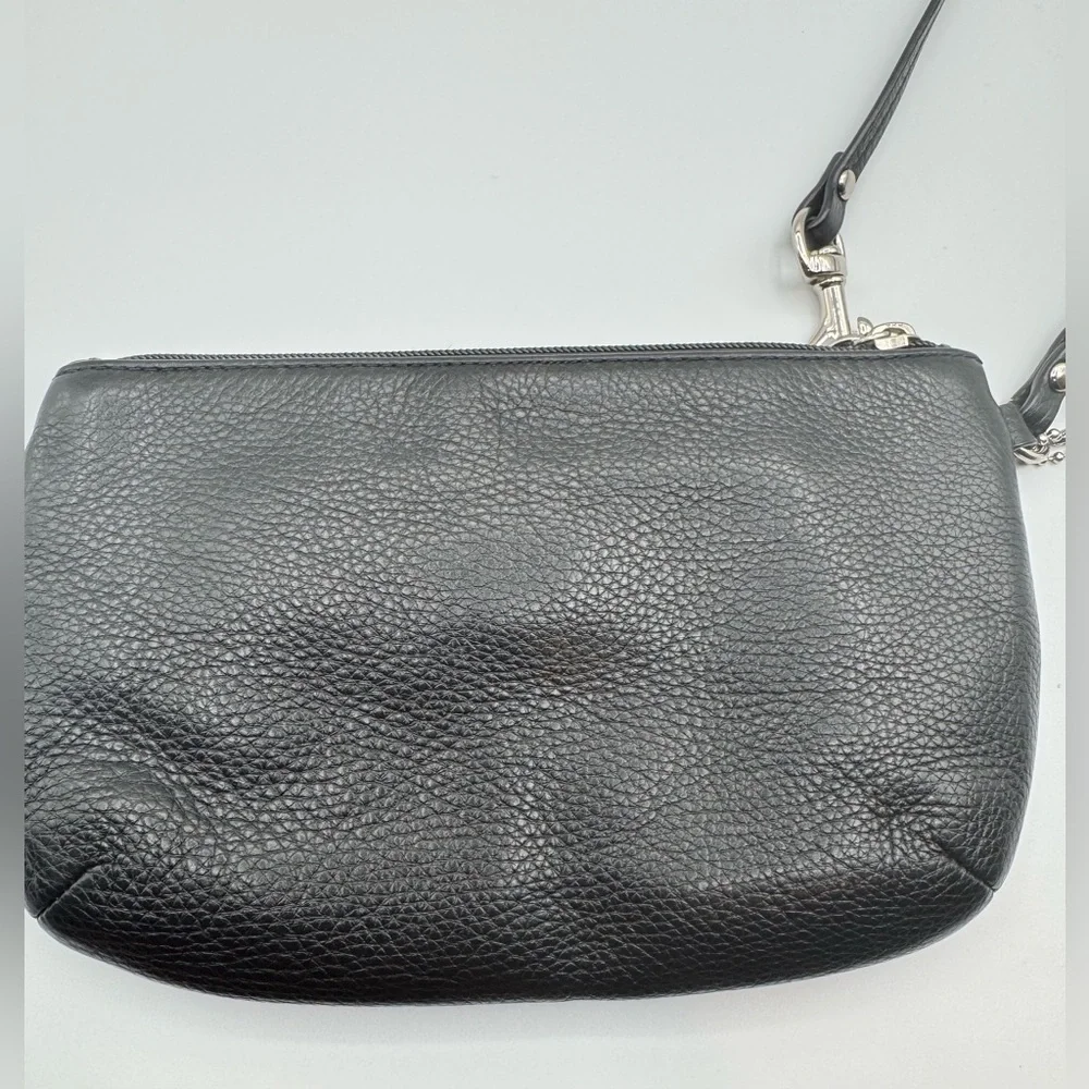 Coach Black Leather Turn lock Wristlet | Very Good Condition